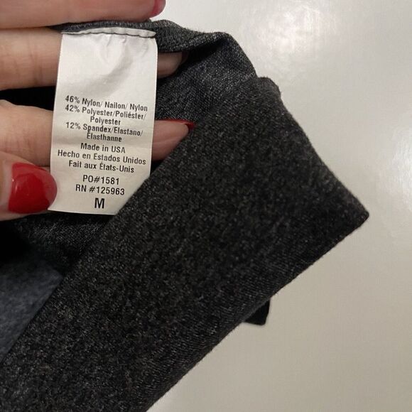 BEYOND YOGA gray unlined shelf bra side mesh pocket tank top size medium - Picture 3 of 7